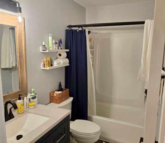 571 Springbrook Trail N 571, Oswego, IL 60543