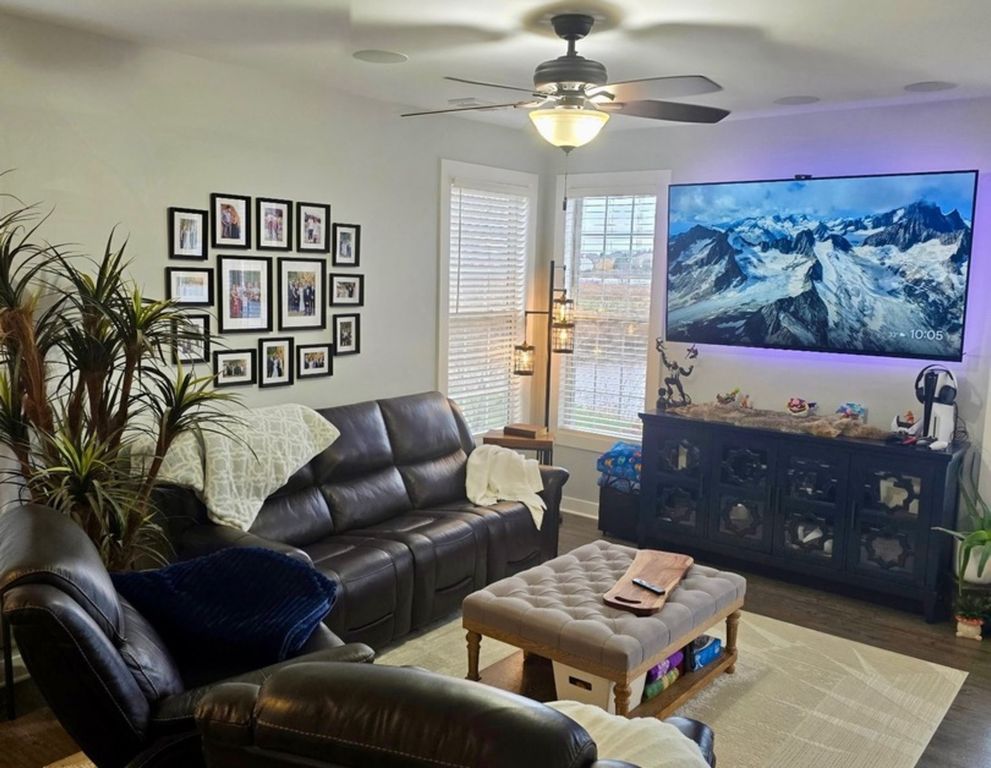 571 Springbrook Trail N 571, Oswego, IL 60543