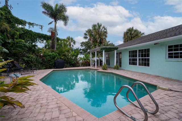 301 PALM DRIVE, Largo, FL 33770