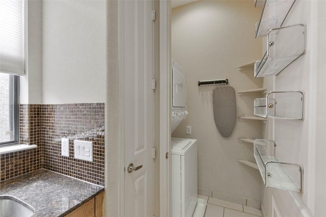 2904 Chenevert Street M, Houston, TX 77004