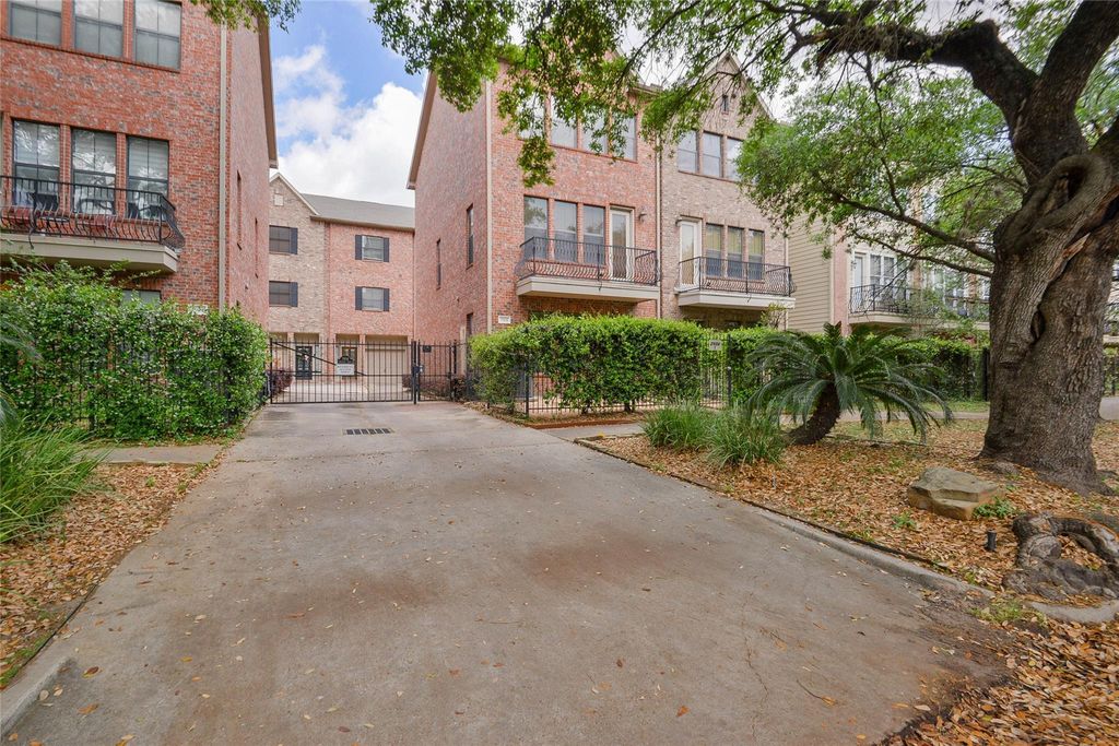 2904 Chenevert Street M, Houston, TX 77004