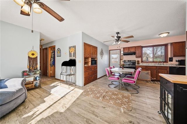 2202 Crestview Drive, Eau Claire, WI 54703