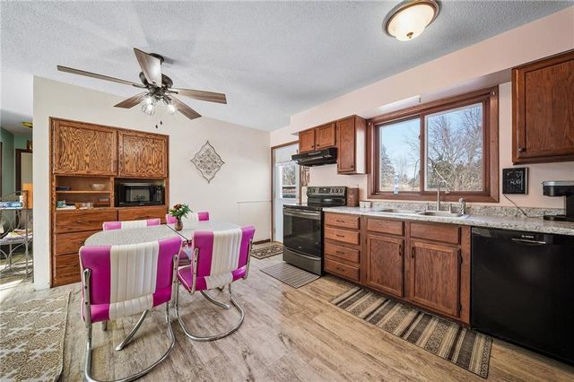 2202 Crestview Drive, Eau Claire, WI 54703