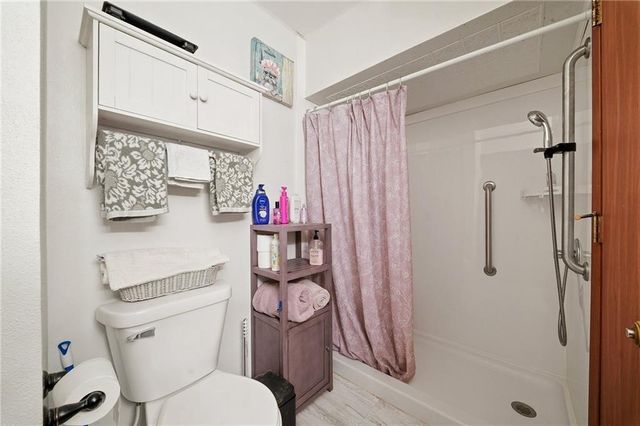 2202 Crestview Drive, Eau Claire, WI 54703