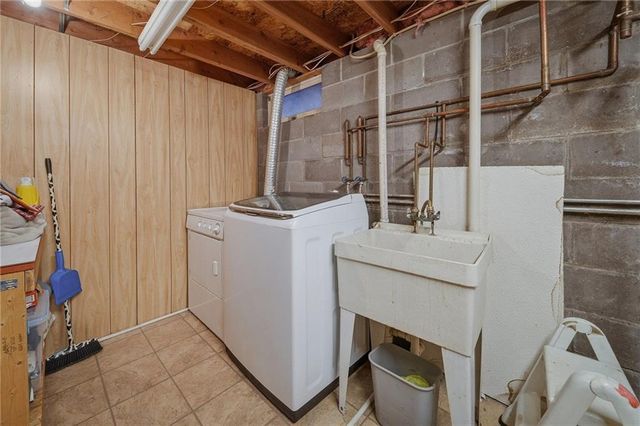 2202 Crestview Drive, Eau Claire, WI 54703