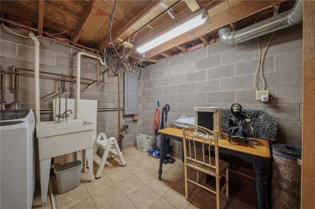 2202 Crestview Drive, Eau Claire, WI 54703