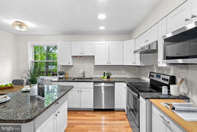 9361 TARTAN VIEW DR, Fairfax, VA 22032