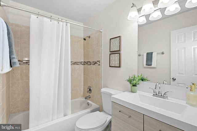 9361 TARTAN VIEW DR, Fairfax, VA 22032