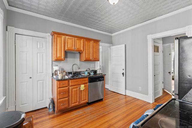 276 Oxford Street, Hartford, CT 06105