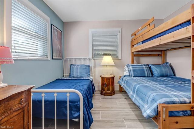 3470 Lakeview DR, Naples, FL 34112