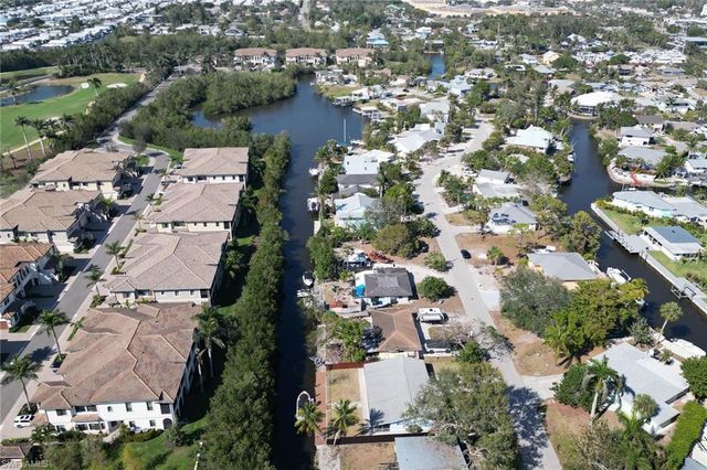 3470 Lakeview DR, Naples, FL 34112