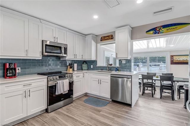 3470 Lakeview DR, Naples, FL 34112