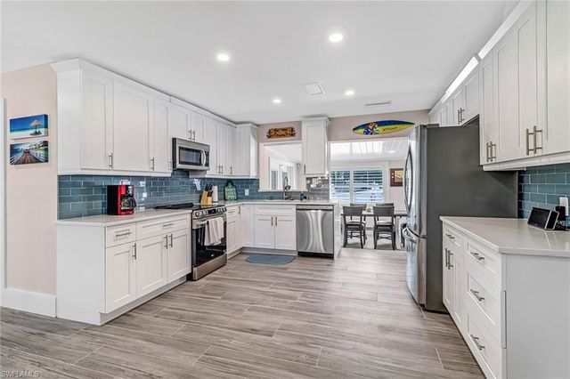 3470 Lakeview DR, Naples, FL 34112