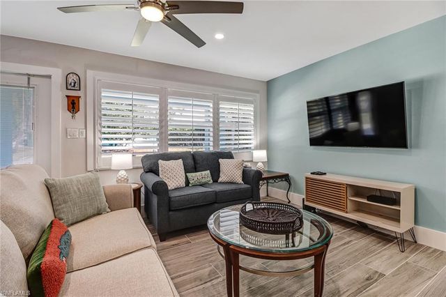 3470 Lakeview DR, Naples, FL 34112