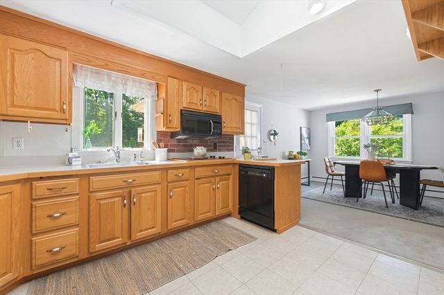23 Gloria Circle, Burlington, MA 01803