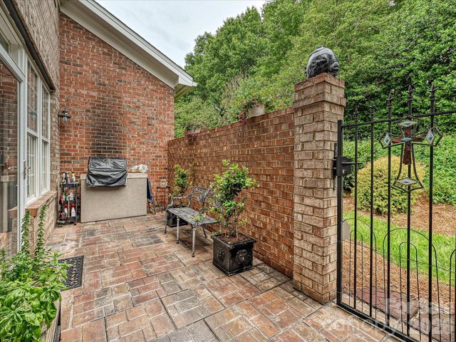 6309 Wakehurst Road, Charlotte, NC 28226