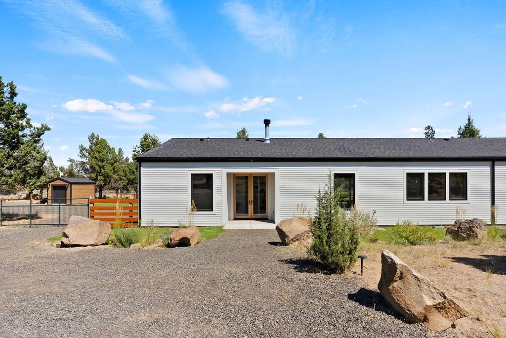6623 NW Tetherow Road, Redmond, OR 97756