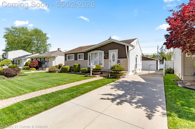 33501 Leona Street, Garden City, MI 48135