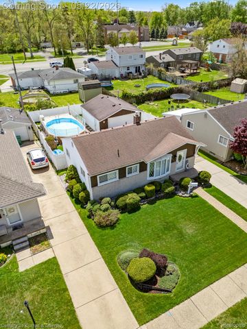 33501 Leona Street, Garden City, MI 48135