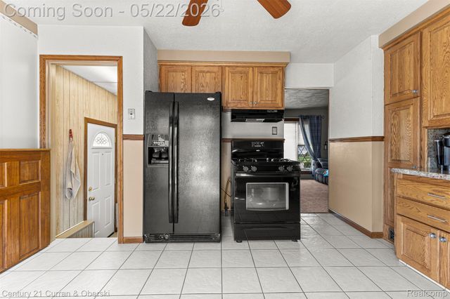 33501 Leona Street, Garden City, MI 48135