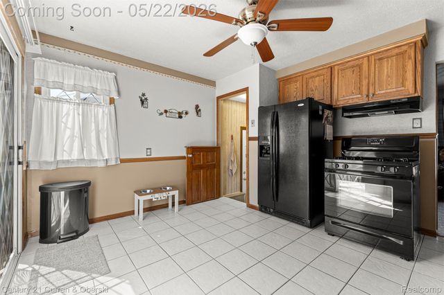 33501 Leona Street, Garden City, MI 48135