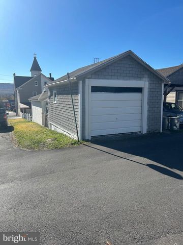 839 E GRAND AVE, Tower City, PA 17980