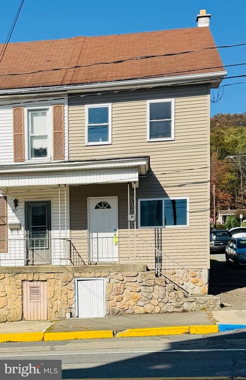 839 E GRAND AVE, Tower City, PA 17980