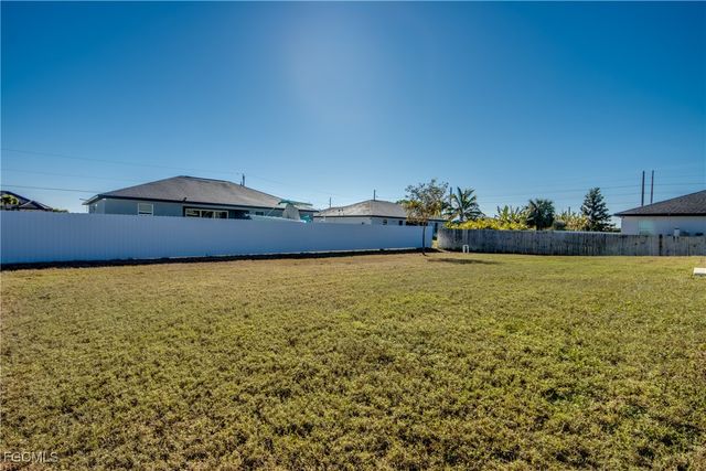 2421 NW 7th PL, Cape Coral, FL 33993