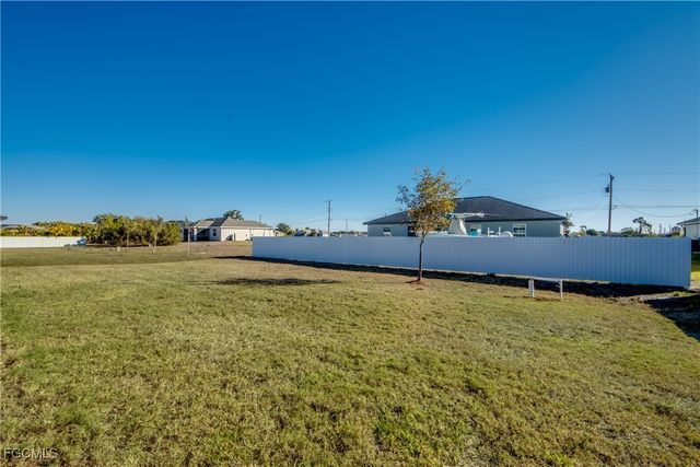 2421 NW 7th PL, Cape Coral, FL 33993