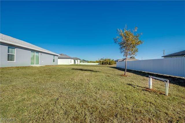 2421 NW 7th PL, Cape Coral, FL 33993