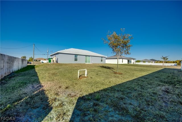 2421 NW 7th PL, Cape Coral, FL 33993