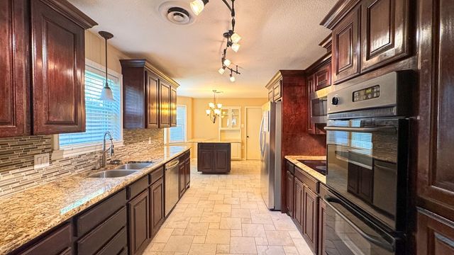 4 Amhurst Court, Midland, TX 79705