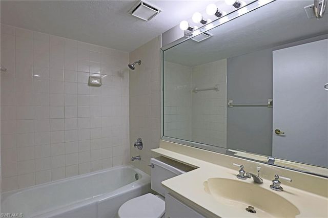 8805 Lateen LN 203, Fort Myers, FL 33919