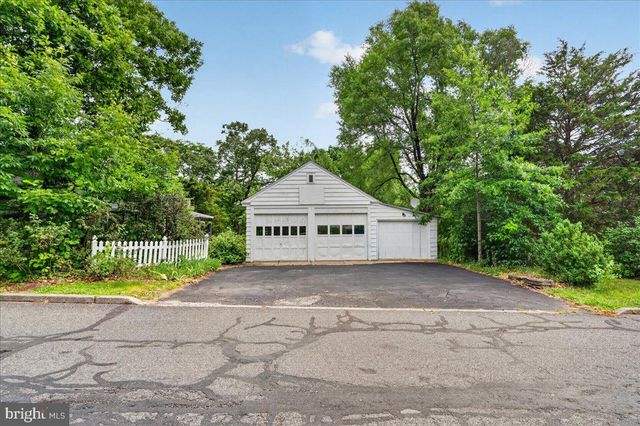 200 QUAKERTOWN AVE, Pennsburg, PA 18073