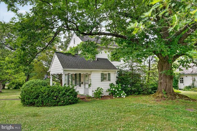 200 QUAKERTOWN AVE, Pennsburg, PA 18073