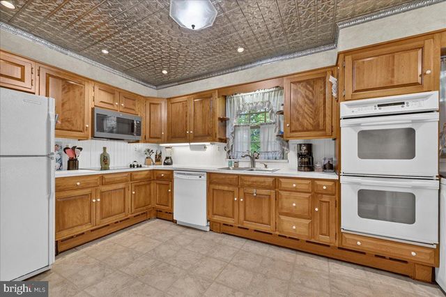 200 QUAKERTOWN AVE, Pennsburg, PA 18073