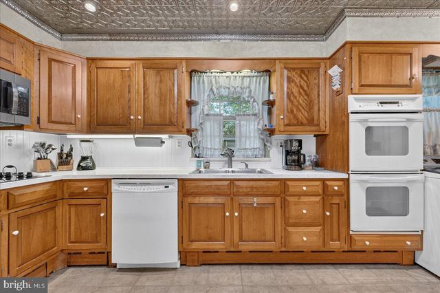 200 QUAKERTOWN AVE, Pennsburg, PA 18073