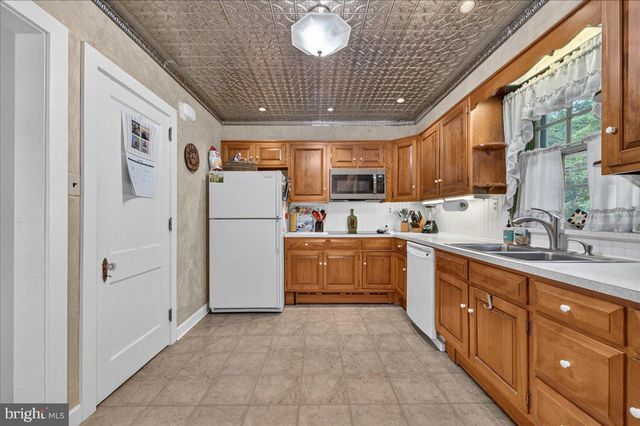 200 QUAKERTOWN AVE, Pennsburg, PA 18073