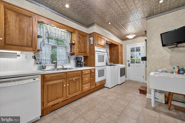 200 QUAKERTOWN AVE, Pennsburg, PA 18073