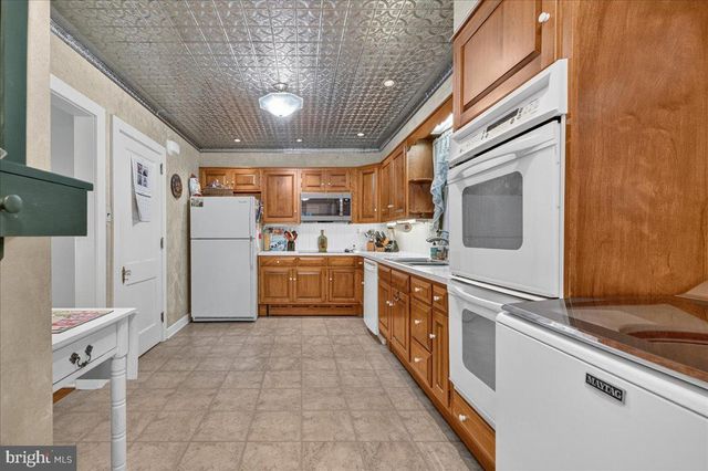 200 QUAKERTOWN AVE, Pennsburg, PA 18073