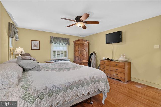 200 QUAKERTOWN AVE, Pennsburg, PA 18073