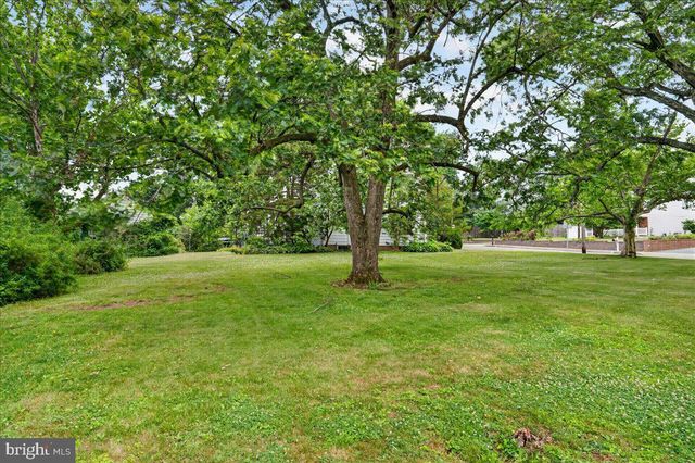 200 QUAKERTOWN AVE, Pennsburg, PA 18073
