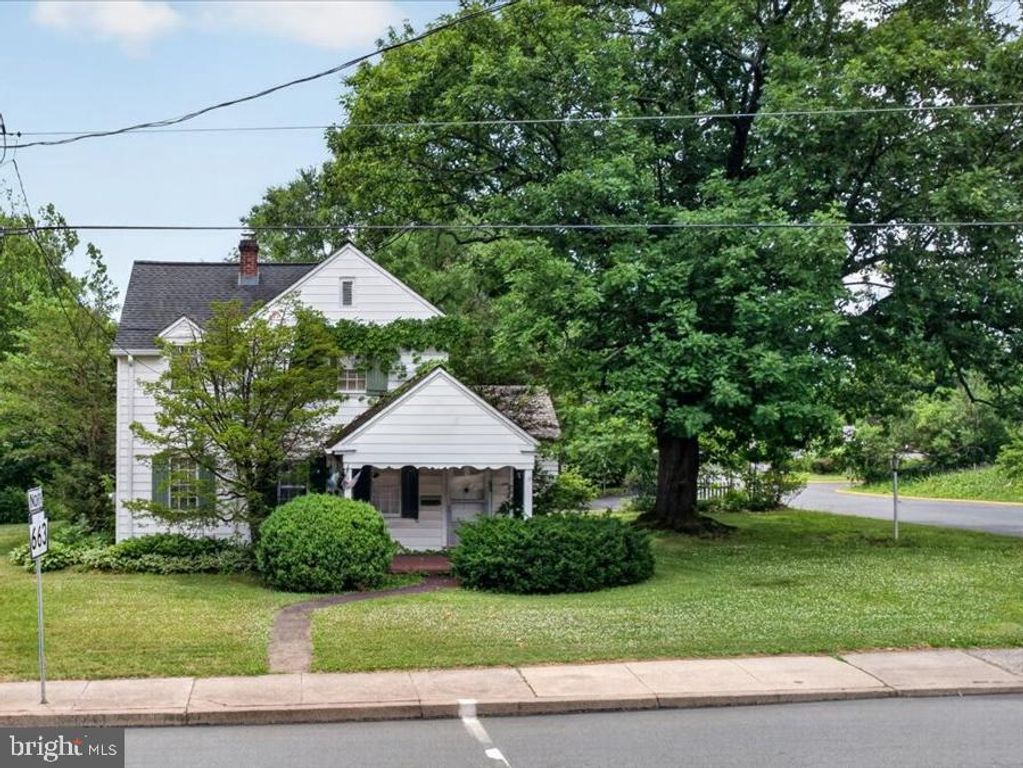 200 QUAKERTOWN AVE, Pennsburg, PA 18073