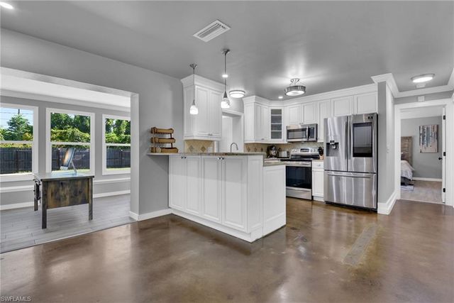 2413 Dover AVE, Fort Myers, FL 33907