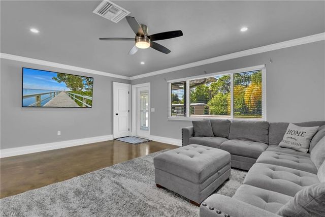 2413 Dover AVE, Fort Myers, FL 33907