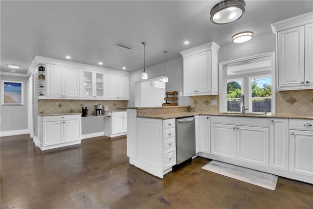 2413 Dover AVE, Fort Myers, FL 33907