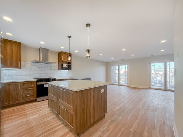 6417 W Irving Park Road 2N, Chicago, IL 60634