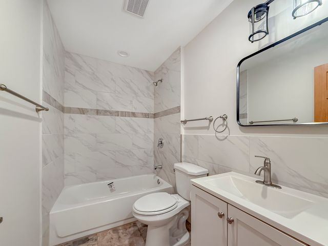 6417 W Irving Park Road 2N, Chicago, IL 60634