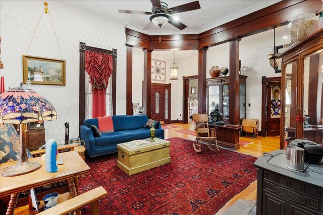 300 W 6th Street, Bonham, TX 75418