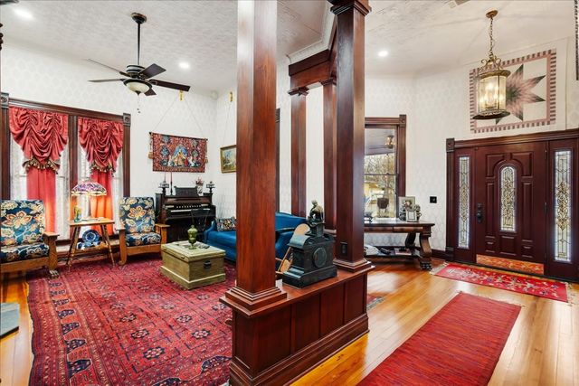 300 W 6th Street, Bonham, TX 75418